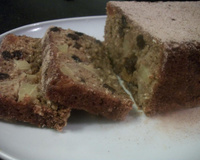 Bolo de maçã com canela e passas