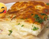 Minha tia sempre faz essa receita com batata e muito queijo nos almoços de família e não sobra nem farelo