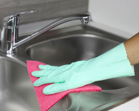 Dica boa é dica compartilhada: descobri 5 truques para deixar a pia de inox brilhando