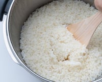 Arroz na panela de pressão em 5 minutos