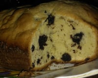 Bolo de baunilha com gotas de chocolate