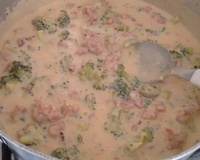 Macarrão com brócolis e creme branco