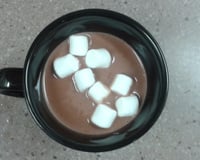 Chocolate quente cremoso de micro-ondas