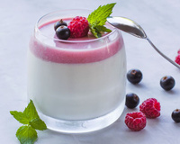 Creme belga em copo individual com creme de cereja por cima