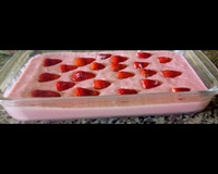 Gelatina cremosa com morangos