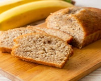 Bolo de banana com aveia sem açúcar: receita fit fácil que fica fofinha e surpreende