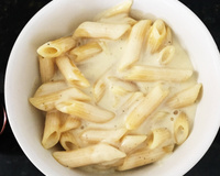 Mac and cheese (macarrão e queijo americano)