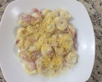 Capeletti ao molho branco e presunto