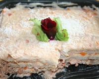 Torta de pão de forma cremosa com atum