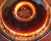 Sorvete de creme com cobertura de chocolate