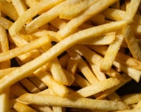 Por que as batatas fritas de restaurante são sempre melhores do que as caseiras? O segredo está neste truque simples e o TudoGostoso te ensina