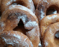 Sonho com recheio de doce de leite