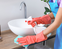 Nem água sanitária, nem sabão, nem desinfetante: deixe o banheiro brilhando com essa mistura de ingredientes simples