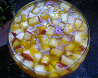 Gelatina com frutas simples