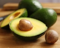 Eu compro abacates só pelo caroço, é um verdadeiro tesouro: aqui está uma forma original de usá-lo