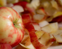 Se você tem cascas de maçã em casa, você tem um tesouro: aqui estão 2 formas deliciosas de aproveitar seus benefícios