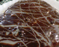 Sorvete de creme com cobertura de chocolate