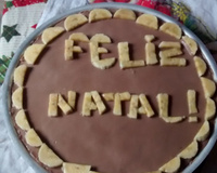 Cheesecake de banana com calda de chocolate