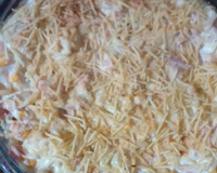 Macarrão de forno ao molho branco de queijo e presunto