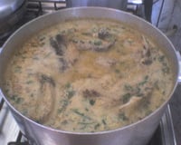 Caldo de rabo e cabeça de peixe (retalho de peixe)