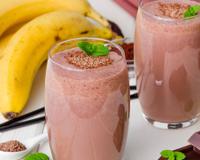 Essa vitamina de banana nanica com cacau é o meu lanche todos os dias: me sacia, é fácil de fazer e ainda fica docinha