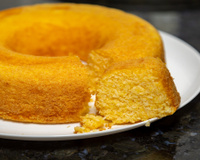 Bolo de milho de liquidificador pronto em 5 minutos: fica fofinho, saboroso e não tem glúten