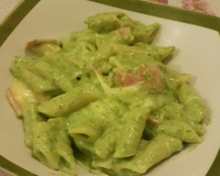 Macarrão ao molho de espinafre