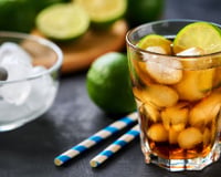 Já pensou em fazer sua própria Coca-Cola em casa? A receita caseira do refrigerante mais famoso do mundo foi revelada