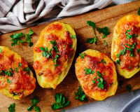 Batata-doce recheada com queijo: TudoGostoso ensina receita deliciosa para um jantar prático em uma panela só