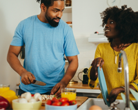 Segundo a psicologia, pessoas que arrumam tudo enquanto cozinham têm estes 8 traços de personalidade
