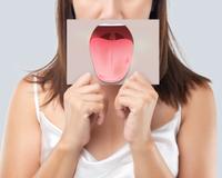 A sua língua é maior do que você imagina e é vital que você faça isso ao escovar os dentes