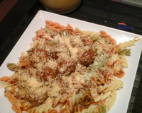 Macarrão com almôndegas rápido e barato