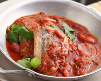 Filé de merluza ao molho de tomate