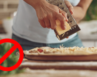 Como usar o ralador de queijo sem fazer sujeira? Método simples vai te surpreender!