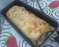 Rocambole de massa de pastel