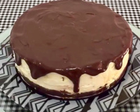 Torta cremosa de abacaxi com coco