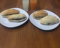 Sanduíche de lingüiça calabresa