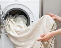 Nem na lavanderia, nem à mão: como lavar cortinas na máquina sem medo em casa, poucos conhecem esse truque