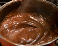 Testado e aprovado! Brigadeiro com requeijão é a receita diferente do momento que você vai amar