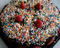 Bolo recheado de chocolate e cobertura ganache