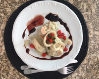 Salmão ao molho gorgonzola com camarão e lula