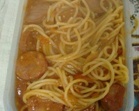 Espaguete com molho de calabresa