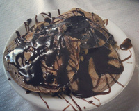 Waffles de chocolate com cobertura de chocolate