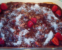 Bombom de morango na travessa