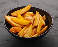 O melhor petisco para comer vendo o jogo do Brasil contra a Noruega: batata canoa crocante e bem temperada