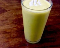 Vitamina prática de abacate com banana