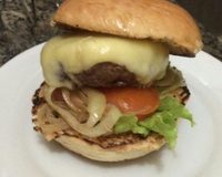 Hambúrguer caseiro