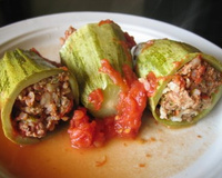 Abobrinha recheada com proteína de soja