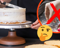 O que uma confeiteira precisa fazer com as mãos para não usar luvas ao manipular alimentos