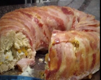 Bolo delicioso de frango com bacon